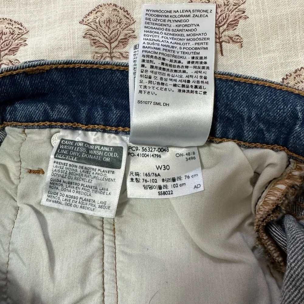 Levi’s 501 High Rise Women’s Shorts Raw Hem - Picture 5 of 9